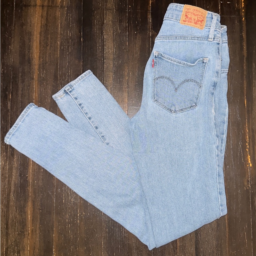 Levi's Women's Classic Blue high rise Jeans